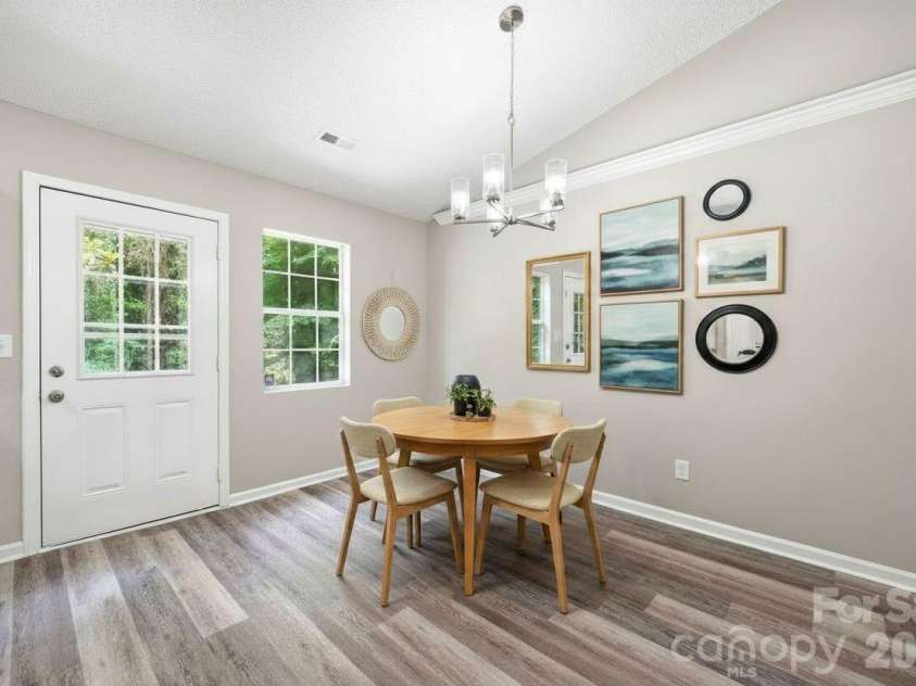 6324 Grove Park Boulevard, Charlotte, NC 28215.  MLS# CAR4387347, YatesRealty ID 27002. 