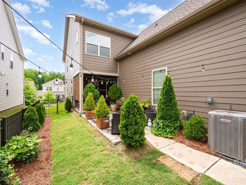 915 Claires Creek Lane, Davidson, NC 28036.  MLS# CAR4264930, YatesRealty ID 27003. Back