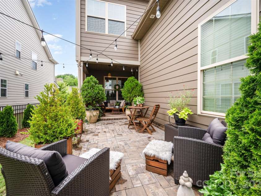 915 Claires Creek Lane, Davidson, NC 28036.  MLS# CAR4264930, YatesRealty ID 27003. Back Yard