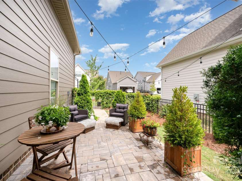 915 Claires Creek Lane, Davidson, NC 28036.  MLS# CAR4264930, YatesRealty ID 27003. Back Yard