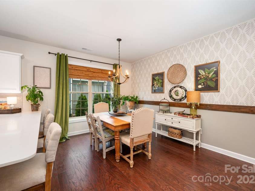 915 Claires Creek Lane, Davidson, NC 28036.  MLS# CAR4264930, YatesRealty ID 27003. Dining area