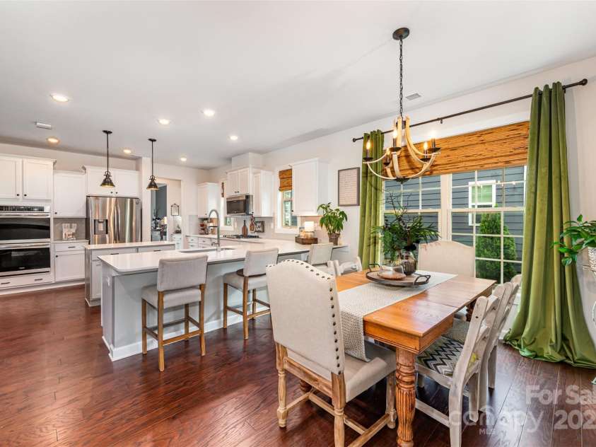 915 Claires Creek Lane, Davidson, NC 28036.  MLS# CAR4264930, YatesRealty ID 27003. Dining open to kitchen