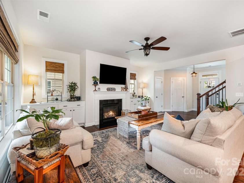 915 Claires Creek Lane, Davidson, NC 28036.  MLS# CAR4264930, YatesRealty ID 27003. Family Room