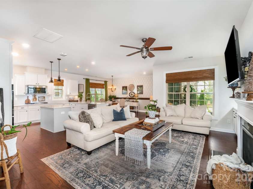 915 Claires Creek Lane, Davidson, NC 28036.  MLS# CAR4264930, YatesRealty ID 27003. Family Room