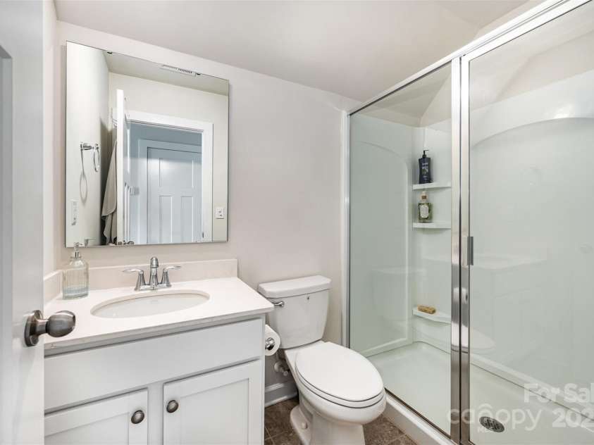 915 Claires Creek Lane, Davidson, NC 28036.  MLS# CAR4264930, YatesRealty ID 27003. Full bathroom for bedroom #4