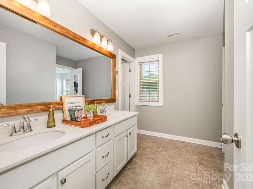 915 Claires Creek Lane, Davidson, NC 28036.  MLS# CAR4264930, YatesRealty ID 27003. Jack and Jill Bathroom
