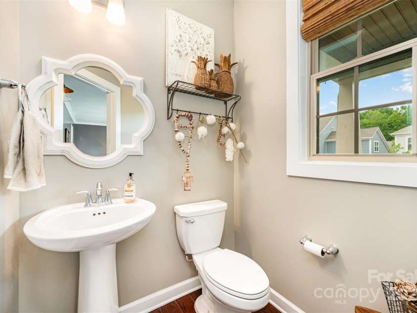 915 Claires Creek Lane, Davidson, NC 28036.  MLS# CAR4264930, YatesRealty ID 27003. Main Level Half Bath