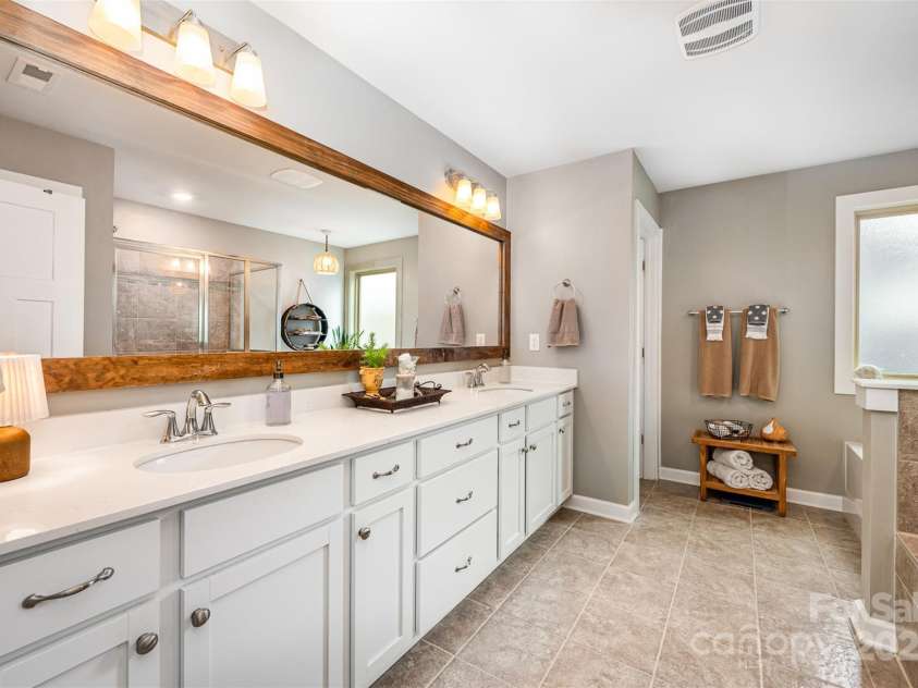 915 Claires Creek Lane, Davidson, NC 28036.  MLS# CAR4264930, YatesRealty ID 27003. Primary Bathroom