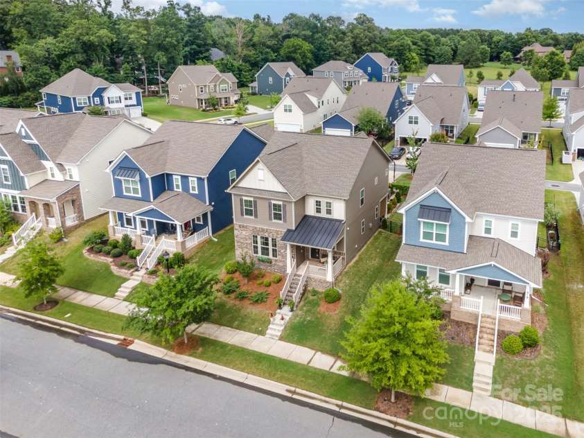 915 Claires Creek Lane, Davidson, NC 28036.  MLS# CAR4264930, YatesRealty ID 27003. Sidewalks connect to greenway!