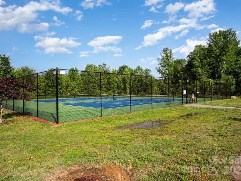 915 Claires Creek Lane, Davidson, NC 28036.  MLS# CAR4264930, YatesRealty ID 27003. Tennis/pickle ball court