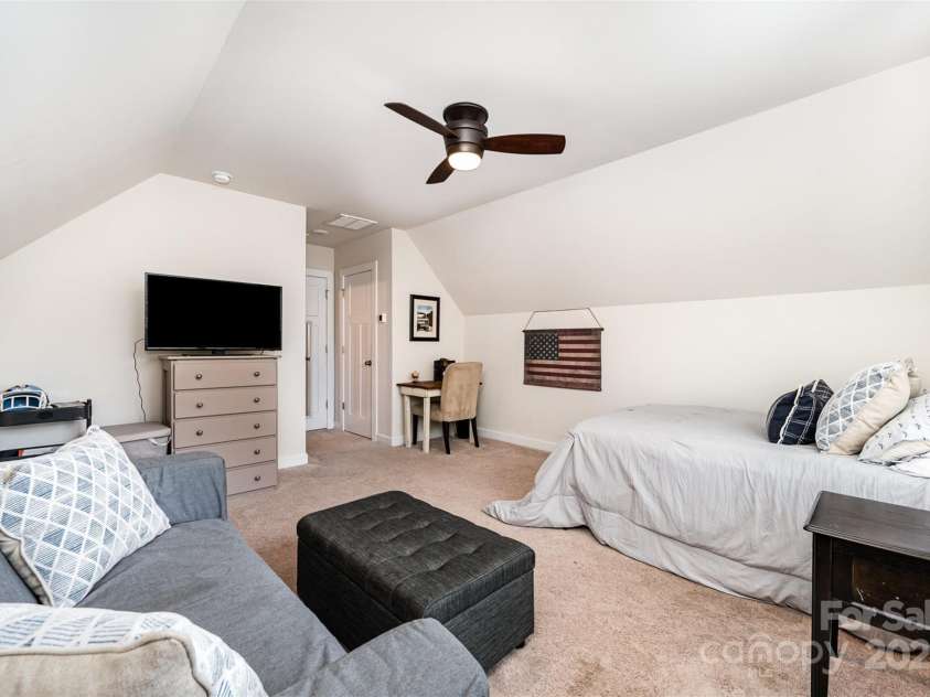 915 Claires Creek Lane, Davidson, NC 28036.  MLS# CAR4264930, YatesRealty ID 27003. Upstairs bedroom#4 with private access from separate stairs