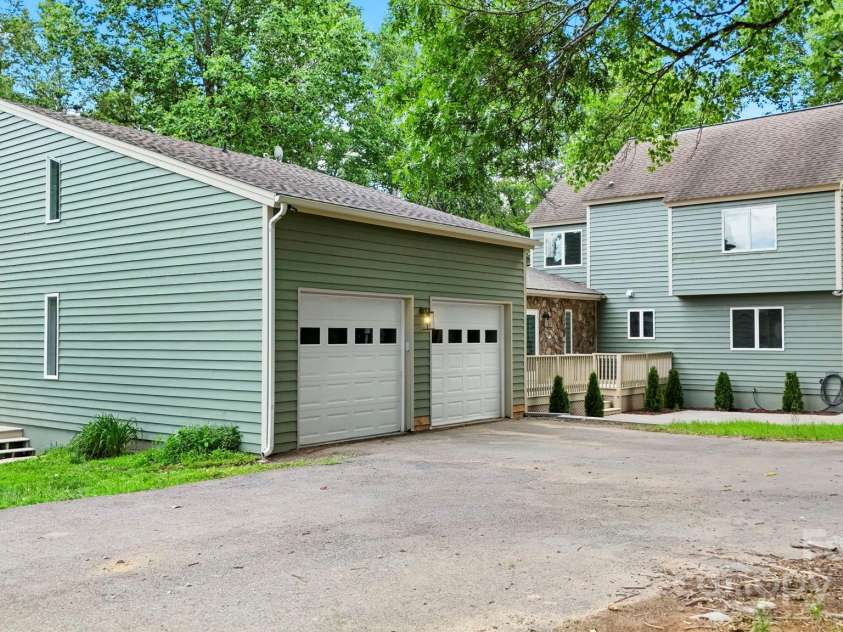 136 Day Drive, Boone, NC 28607.  MLS# CAR4270315, YatesRealty ID 27004. 