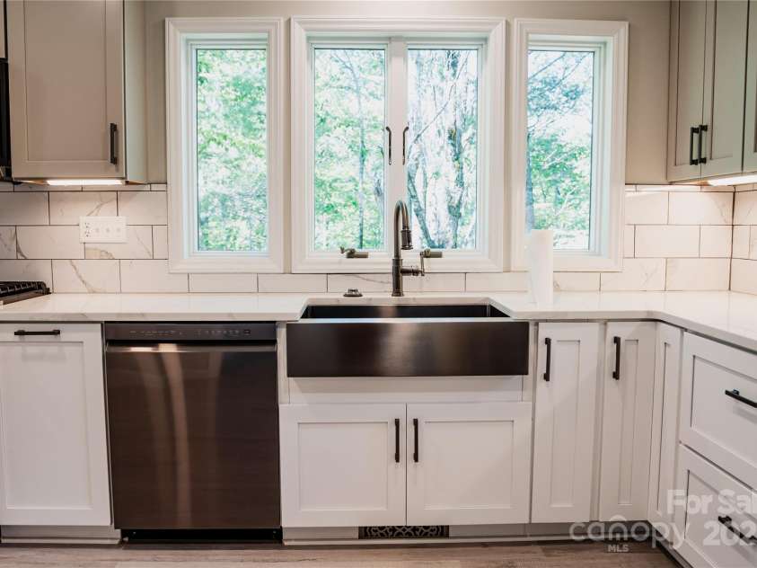 136 Day Drive, Boone, NC 28607.  MLS# CAR4270315, YatesRealty ID 27004. 