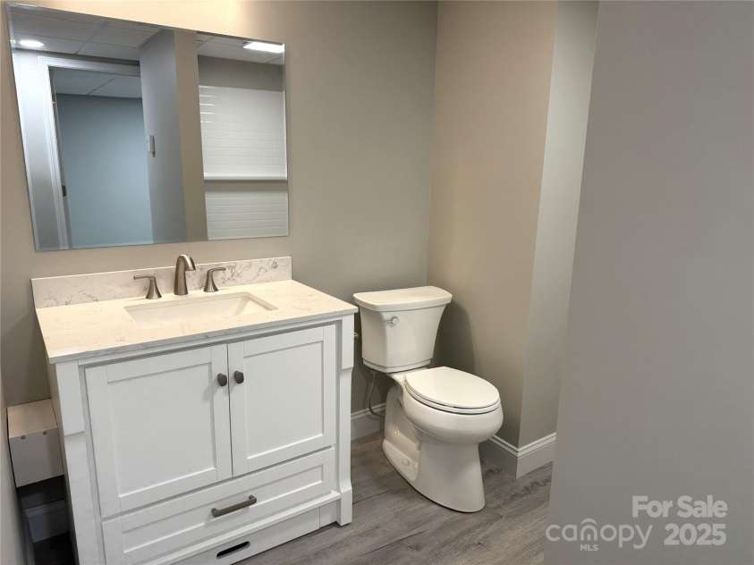 136 Day Drive, Boone, NC 28607.  MLS# CAR4270315, YatesRealty ID 27004. Lower-level suite full bath