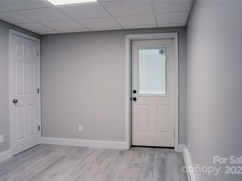 136 Day Drive, Boone, NC 28607.  MLS# CAR4270315, YatesRealty ID 27004. Lower-level suite with exterior access