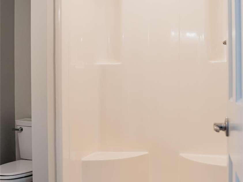 136 Day Drive, Boone, NC 28607.  MLS# CAR4270315, YatesRealty ID 27004. Upper-level suite (above garage) bath