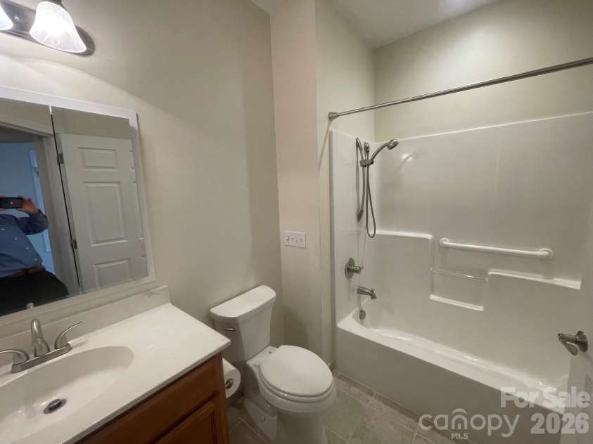 473 26th Avenue, Hickory, NC 28601.  MLS# CAR4387765, YatesRealty ID 27004. Hall Bath 473C