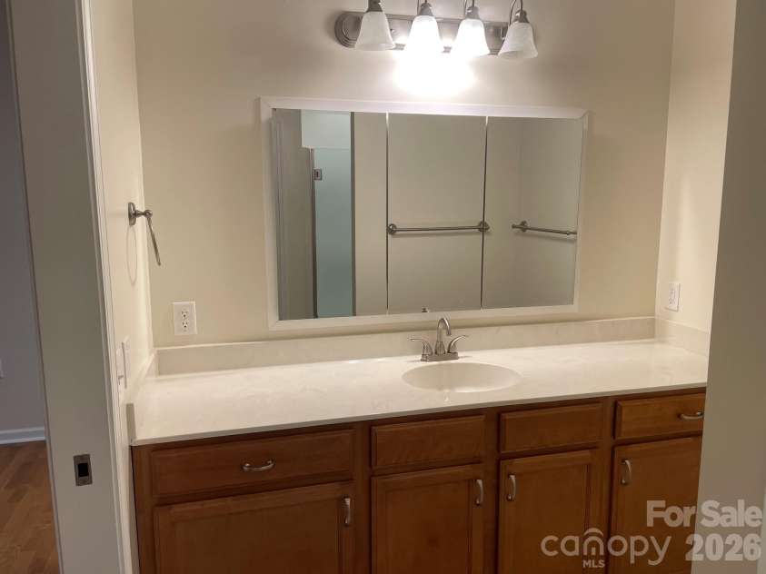 473 26th Avenue, Hickory, NC 28601.  MLS# CAR4387765, YatesRealty ID 27004. Main Bath 473C