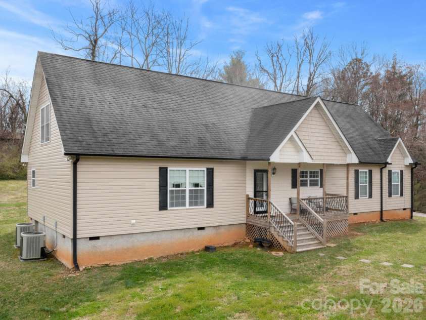 28 Chapel Park Road, Asheville, NC 28803.  MLS# CAR4359429, YatesRealty ID 27007. 