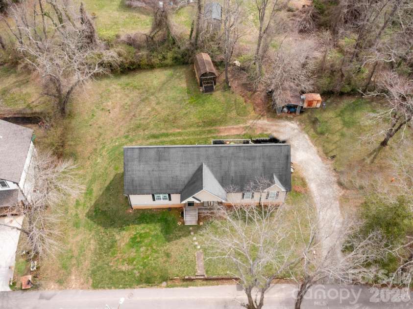 28 Chapel Park Road, Asheville, NC 28803.  MLS# CAR4359429, YatesRealty ID 27007. 