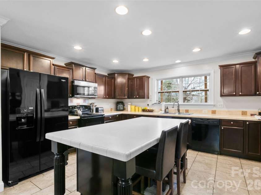 28 Chapel Park Road, Asheville, NC 28803.  MLS# CAR4359429, YatesRealty ID 27007. 