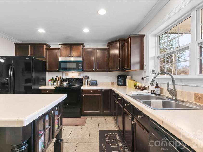 28 Chapel Park Road, Asheville, NC 28803.  MLS# CAR4359429, YatesRealty ID 27007. 