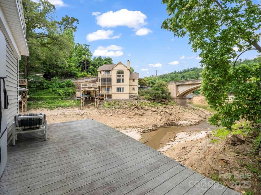 417 Tryon Bay Circle, Lake Lure, NC 28746.  MLS# CAR4279268, YatesRealty ID 27007. Dock Lake Views
