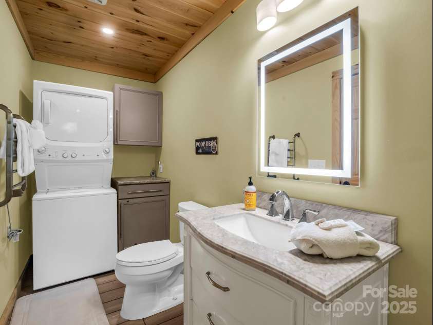 417 Tryon Bay Circle, Lake Lure, NC 28746.  MLS# CAR4279268, YatesRealty ID 27007. Full Bathroom with Laundry