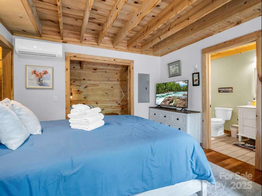 417 Tryon Bay Circle, Lake Lure, NC 28746.  MLS# CAR4279268, YatesRealty ID 27007. Lower Bedroom