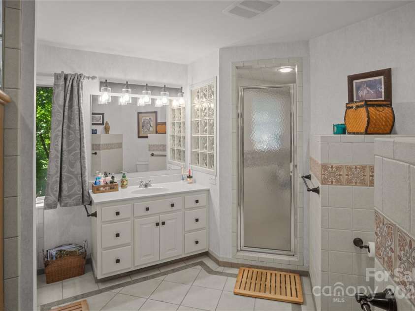 270 Foxwood Drive, Tryon, NC 28782.  MLS# CAR4275078, YatesRealty ID 27008. 