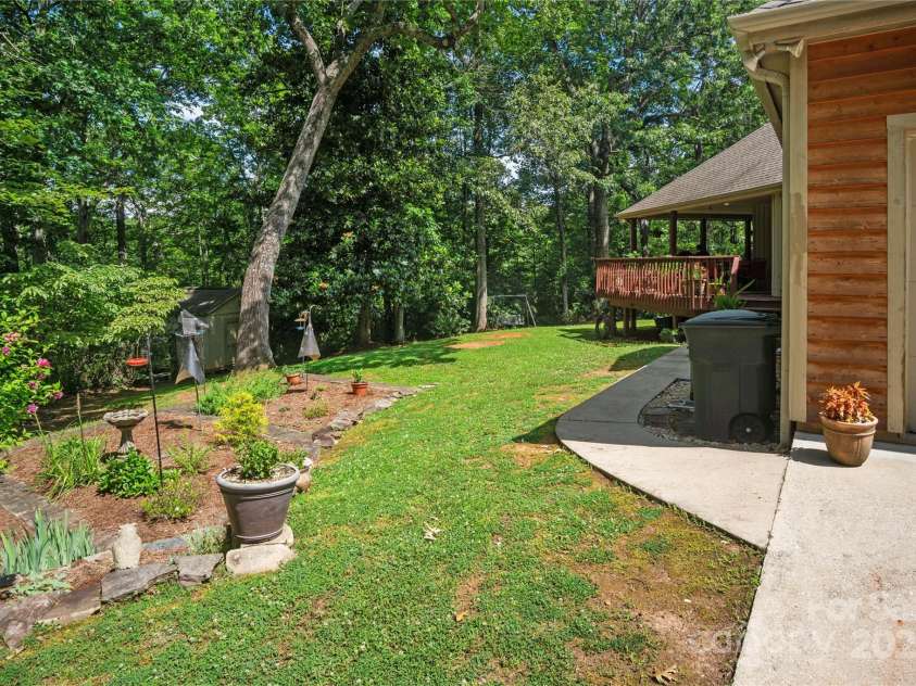 270 Foxwood Drive, Tryon, NC 28782.  MLS# CAR4275078, YatesRealty ID 27008. 