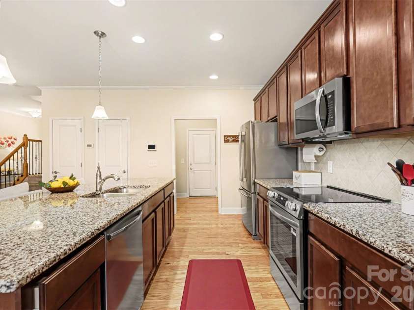 2020 Cramer Place Court, Cramerton, NC 28032.  MLS# CAR4368017, YatesRealty ID 27009. Granite countertops