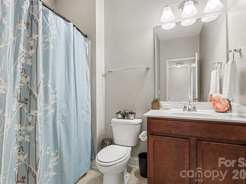 2020 Cramer Place Court, Cramerton, NC 28032.  MLS# CAR4368017, YatesRealty ID 27009. Upstairs full bathroom