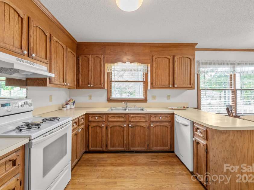 310 Oakwood Drive, Mount Holly, NC 28120.  MLS# CAR4297831, YatesRealty ID 2701. Kitchen
