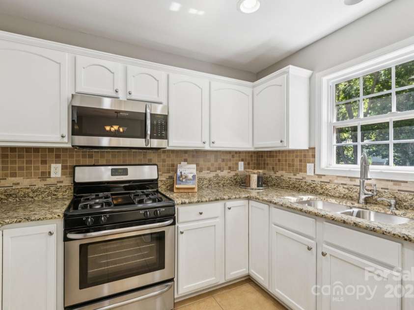 2336 Nuthatch Drive, Rock Hill, SC 29732.  MLS# CAR4279059, YatesRealty ID 27010. 