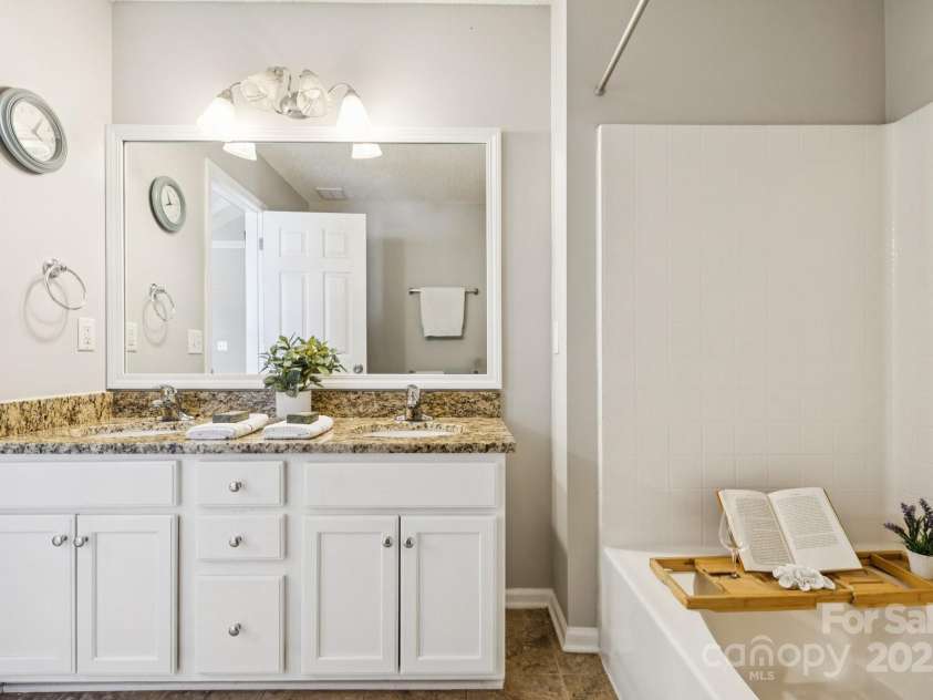 2336 Nuthatch Drive, Rock Hill, SC 29732.  MLS# CAR4279059, YatesRealty ID 27010. 