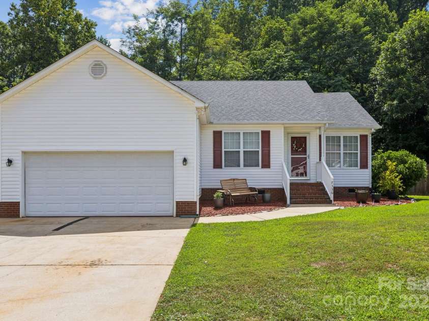 2336 Nuthatch Drive, Rock Hill, SC 29732.  MLS# CAR4279059, YatesRealty ID 27010. 