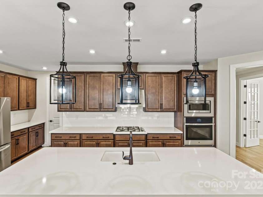 7332 Jolly Brook Drive, Charlotte, NC 28215.  MLS# CAR4300035, YatesRealty ID 27011. 