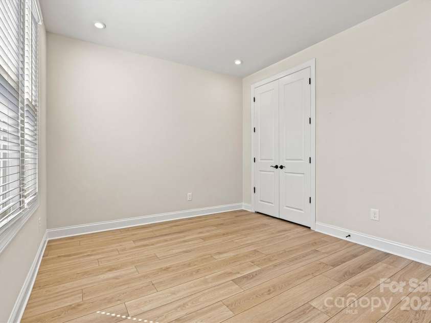 7332 Jolly Brook Drive, Charlotte, NC 28215.  MLS# CAR4300035, YatesRealty ID 27011. 