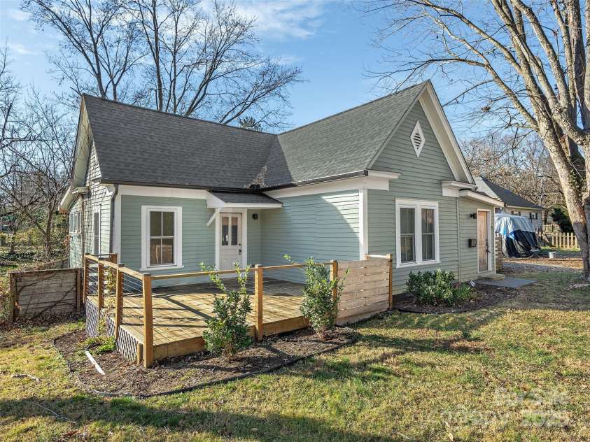 91 Virginia Avenue, Asheville, NC 28806.  MLS# CAR4211285, YatesRealty ID 27012. 