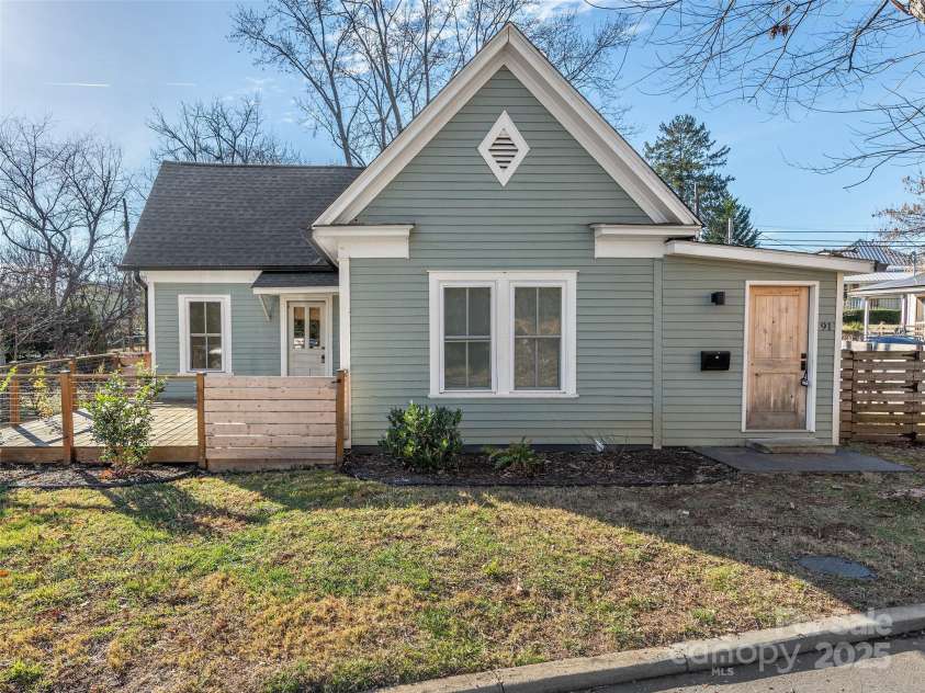 91 Virginia Avenue, Asheville, NC 28806.  MLS# CAR4211285, YatesRealty ID 27012. 