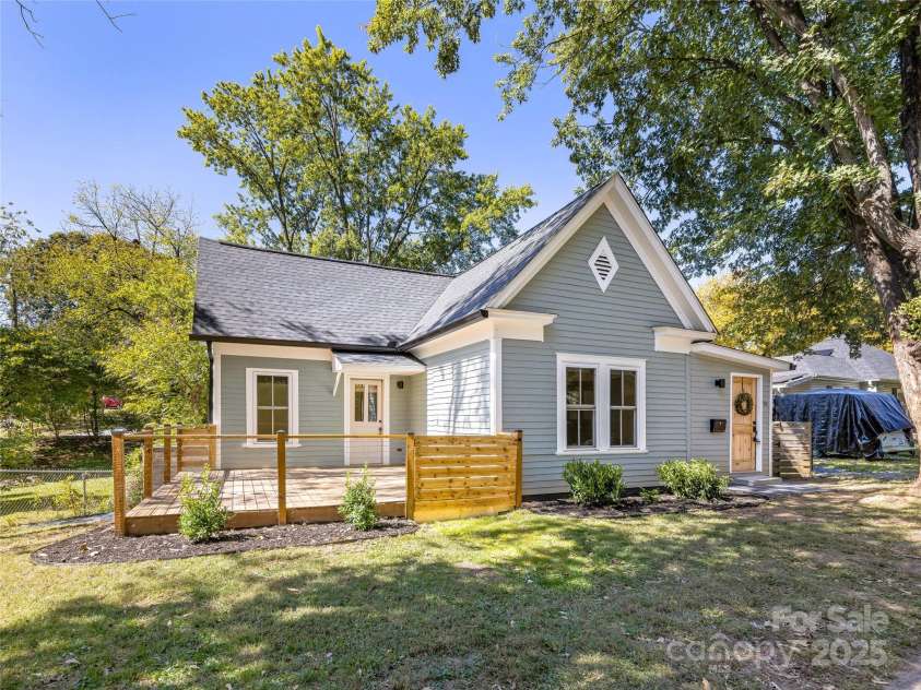 91 Virginia Avenue, Asheville, NC 28806.  MLS# CAR4306666, YatesRealty ID 27012. 