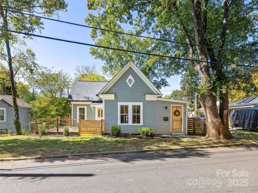 91 Virginia Avenue, Asheville, NC 28806.  MLS# CAR4306666, YatesRealty ID 27012. 