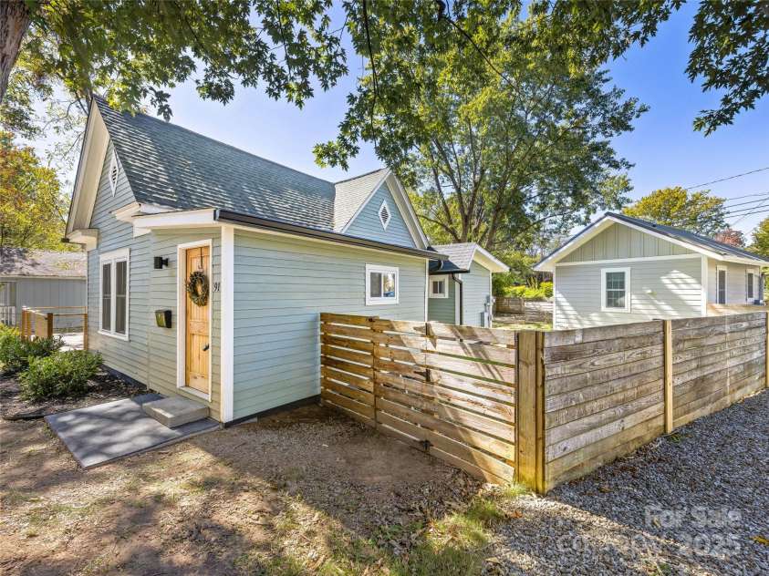 91 Virginia Avenue, Asheville, NC 28806.  MLS# CAR4306666, YatesRealty ID 27012. 