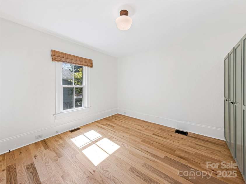 91 Virginia Avenue, Asheville, NC 28806.  MLS# CAR4306666, YatesRealty ID 27012. 