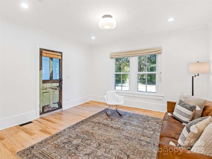 91 Virginia Avenue, Asheville, NC 28806.  MLS# CAR4306666, YatesRealty ID 27012. 