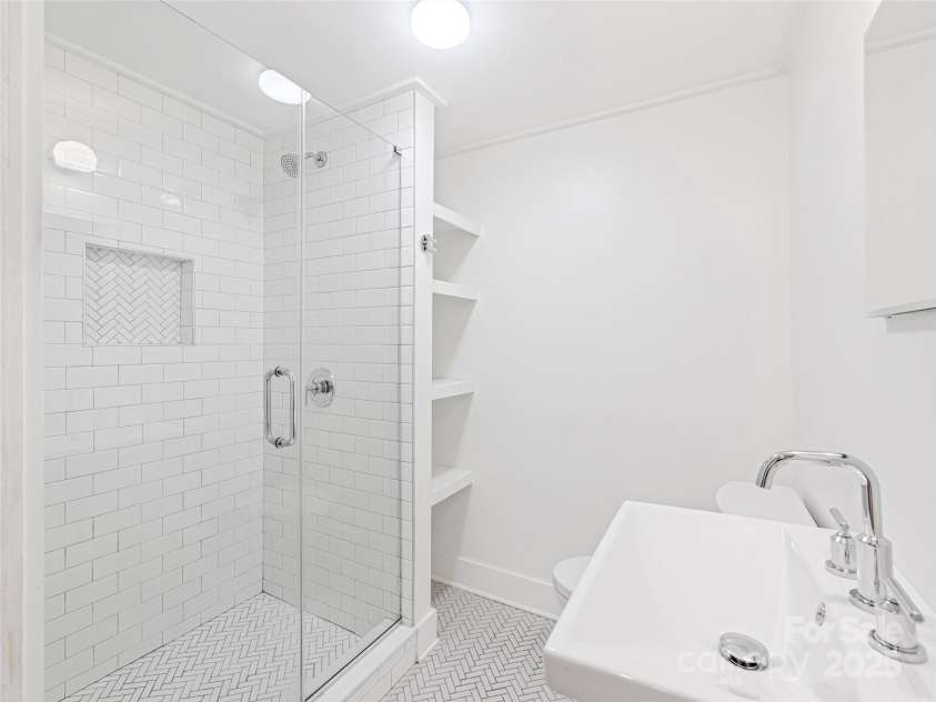 91 Virginia Avenue, Asheville, NC 28806.  MLS# CAR4306666, YatesRealty ID 27012. 