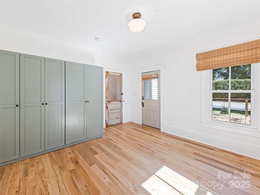 91 Virginia Avenue, Asheville, NC 28806.  MLS# CAR4306666, YatesRealty ID 27012. 