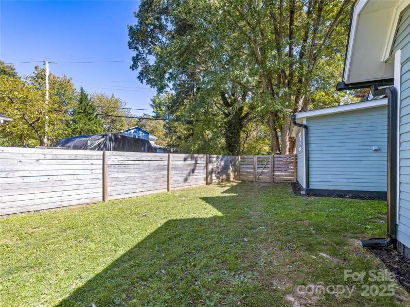 91 Virginia Avenue, Asheville, NC 28806.  MLS# CAR4306666, YatesRealty ID 27012. 