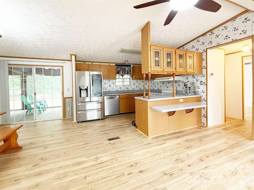 1062 Mill Creek Drive, Manning, SC 29102.  MLS# CAR4374424, YatesRealty ID 27013. 